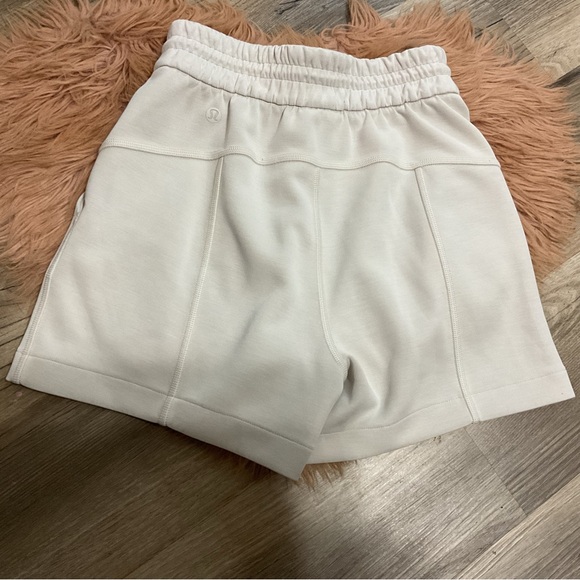 Lululemon Softstreme High-Rise Short Bone Size 0 - Picture 10 of 12